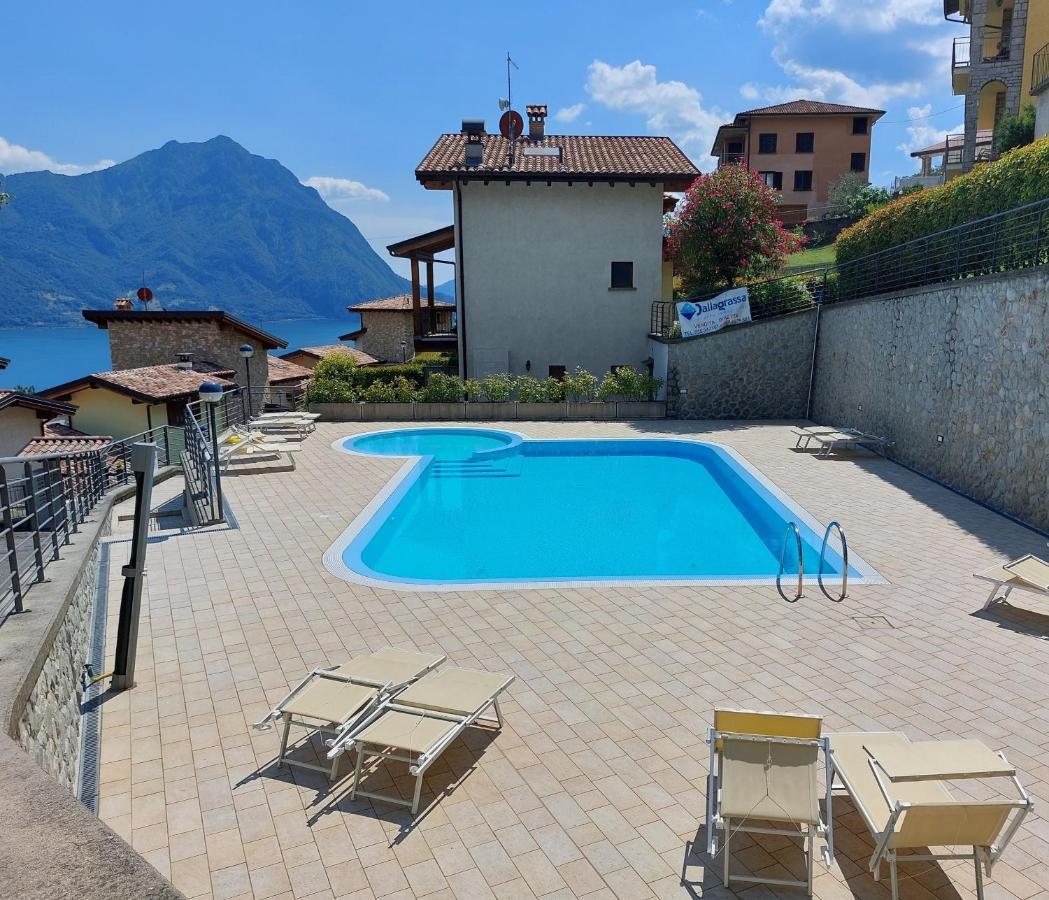 Iseo Lake Villa Con Vista Lago E Piscina Costa Volpino Dış mekan fotoğraf