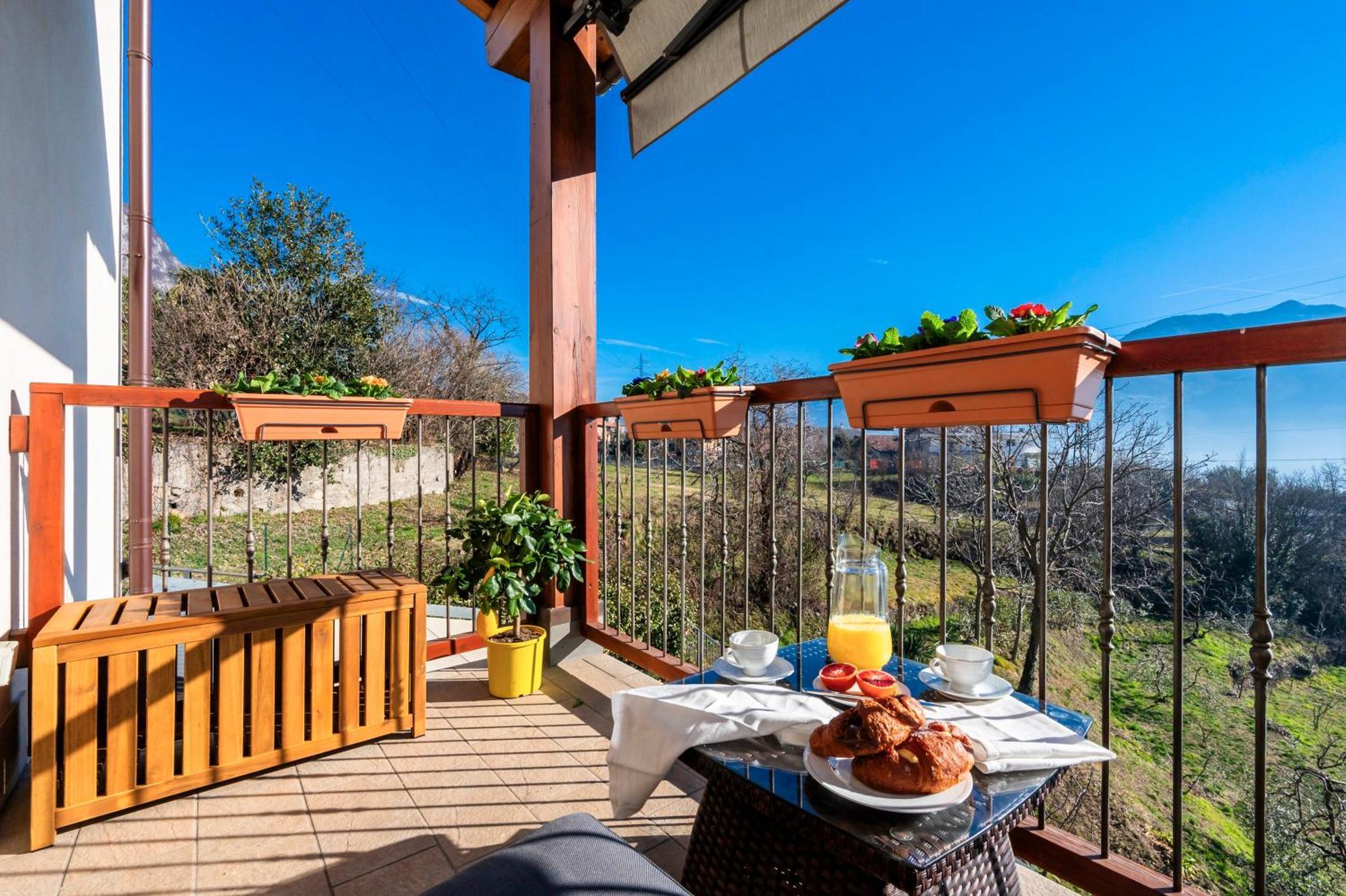 Iseo Lake Villa Con Vista Lago E Piscina Costa Volpino Dış mekan fotoğraf
