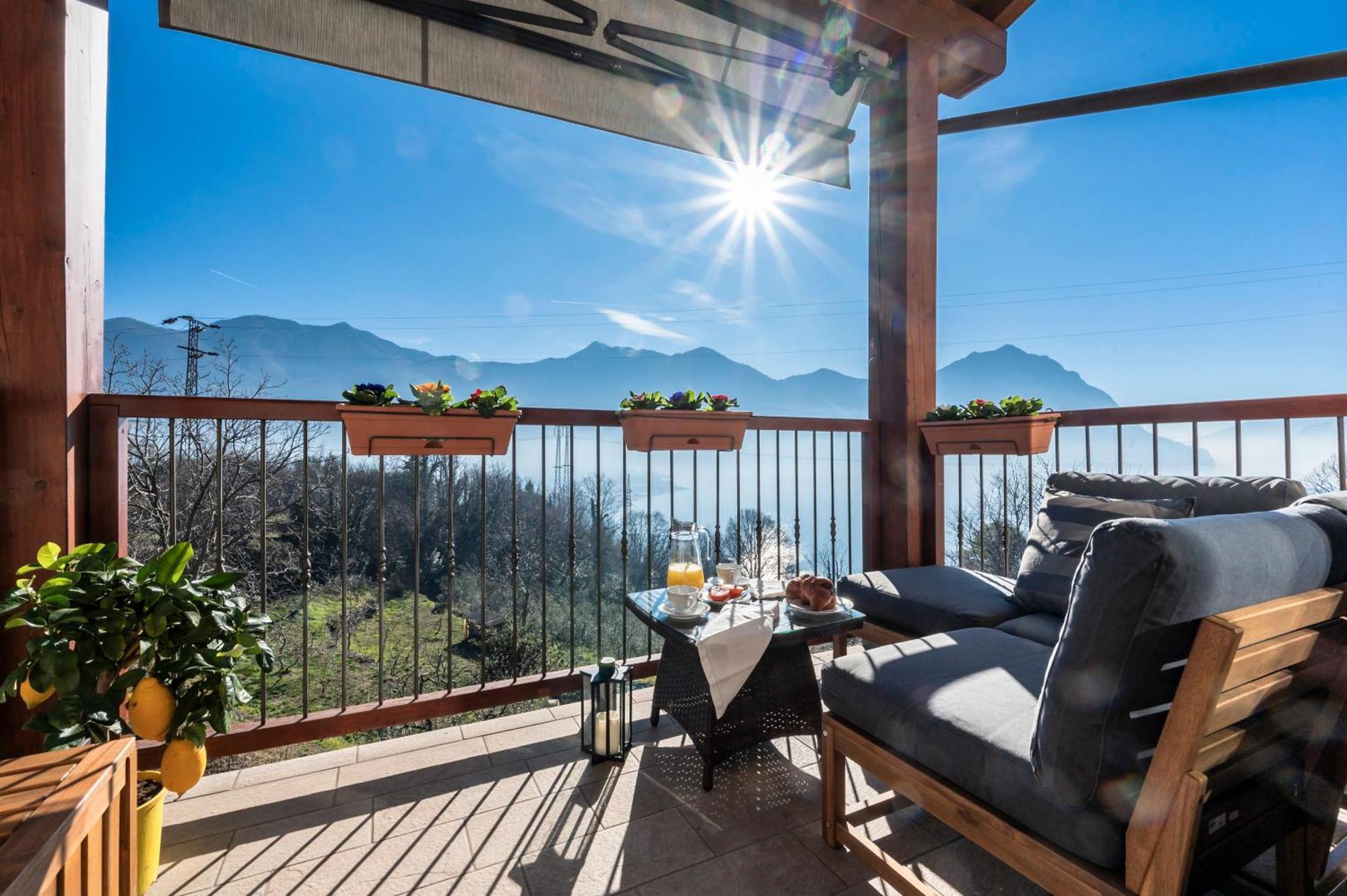 Iseo Lake Villa Con Vista Lago E Piscina Costa Volpino Dış mekan fotoğraf